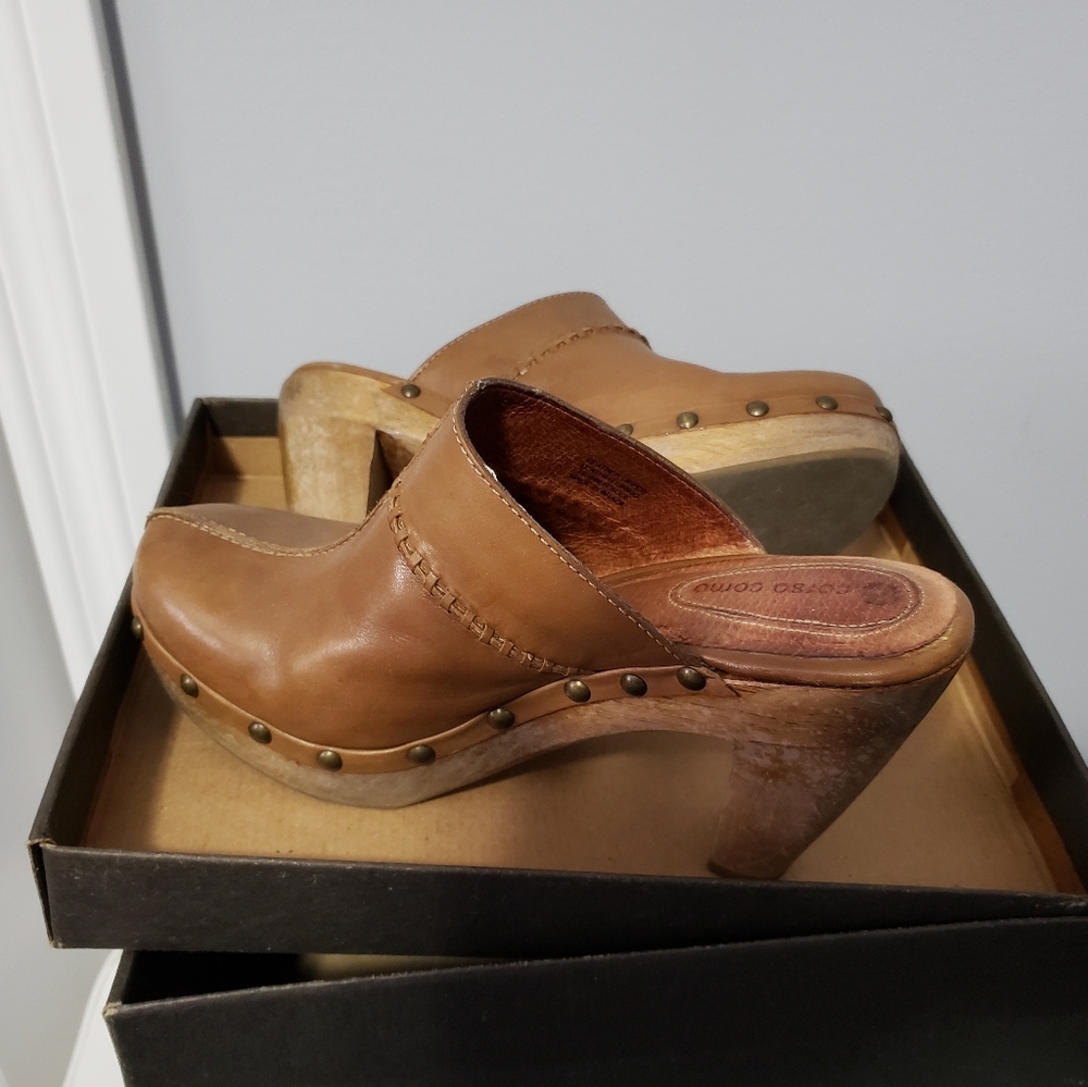 High Stepping Clogs.
